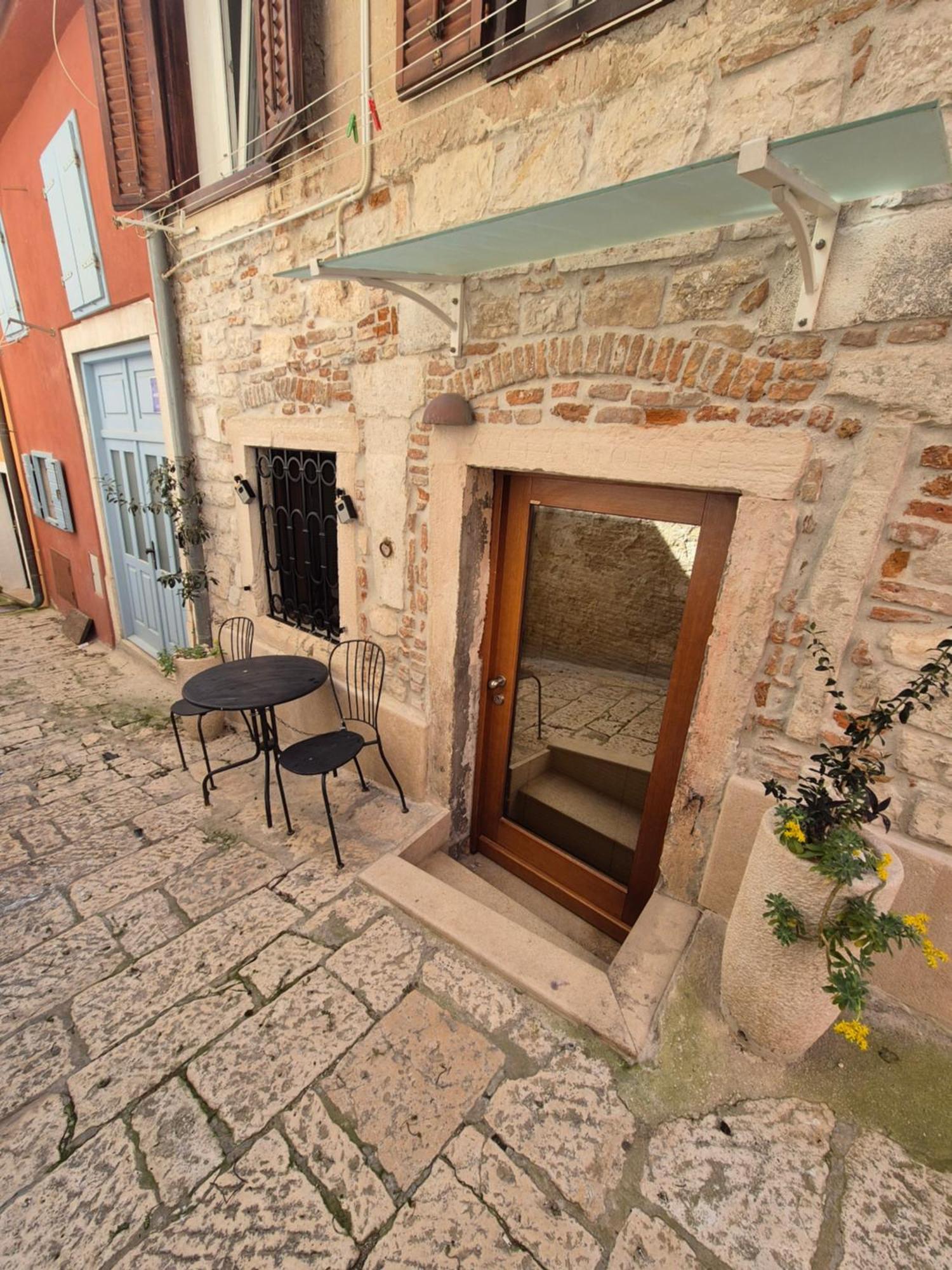 Noellica Apartment *
